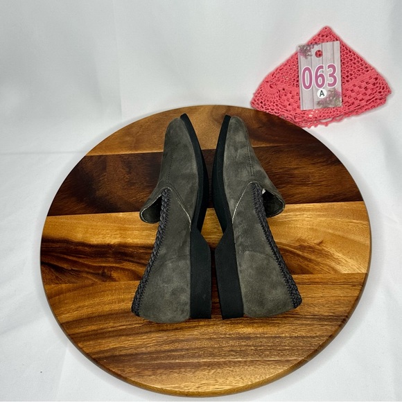 Hush Puppies Grey Loafer Suede Flats Size 7 W - Picture 7 of 16